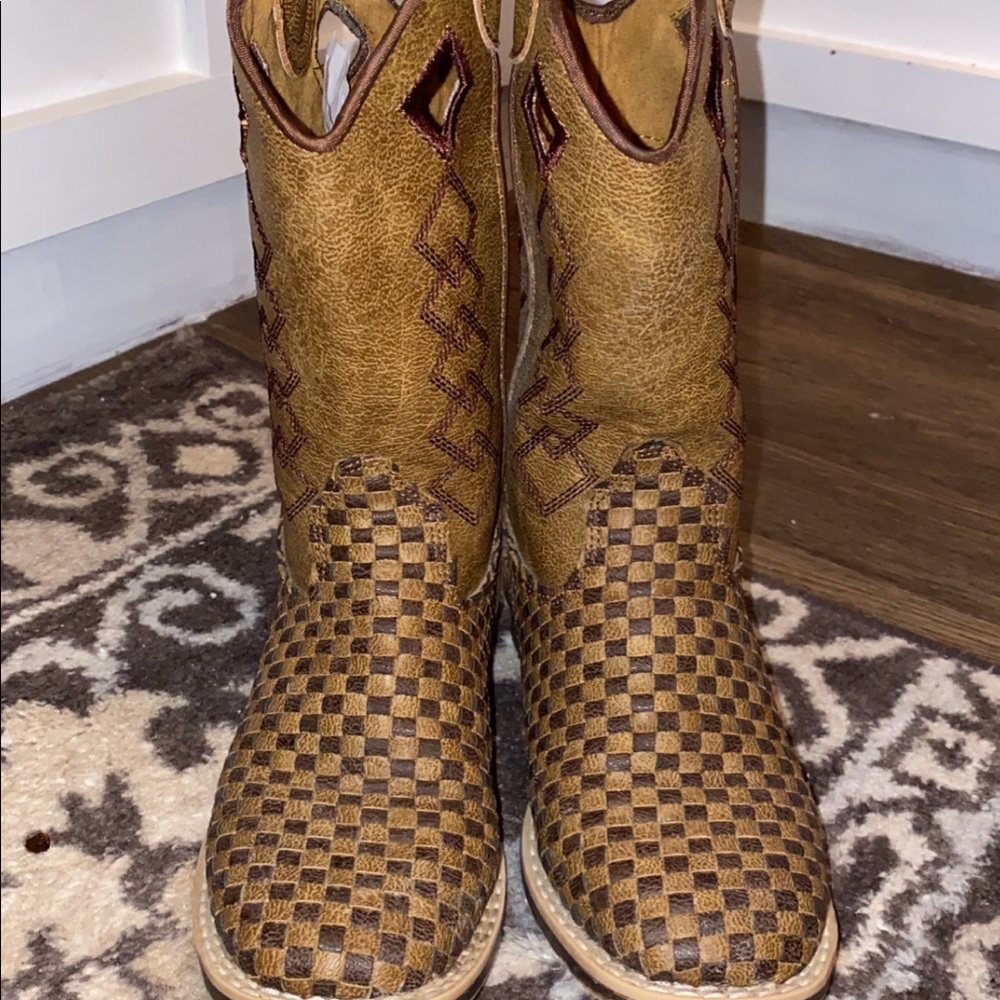 Double Barrel size 12 boys boots!
